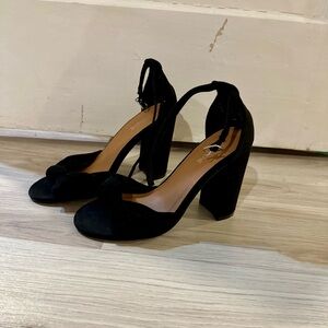 3/$10 🌼 Ardene Black Suede Heels